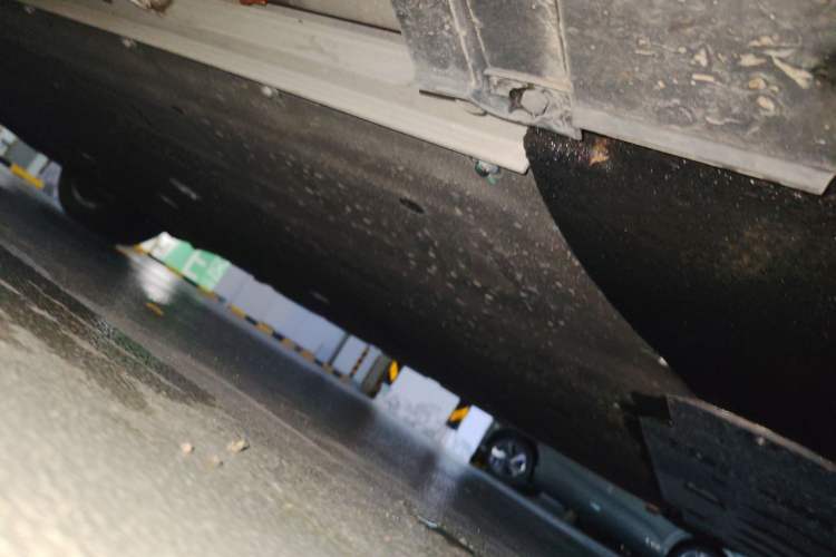 Used XPeng X9 2025 650 Long-Range Max Chassis Front Right
