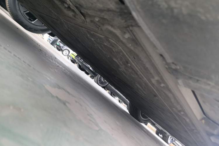 Used XPeng X9 2025 740 Ultra-Long Range Max Chassis Rear Right