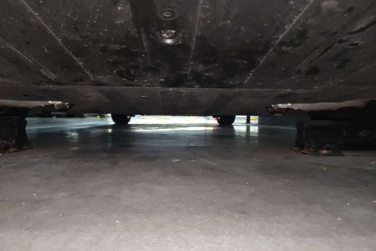 Used XPeng X9 2025 650 Long-Range Max Chassis Rear