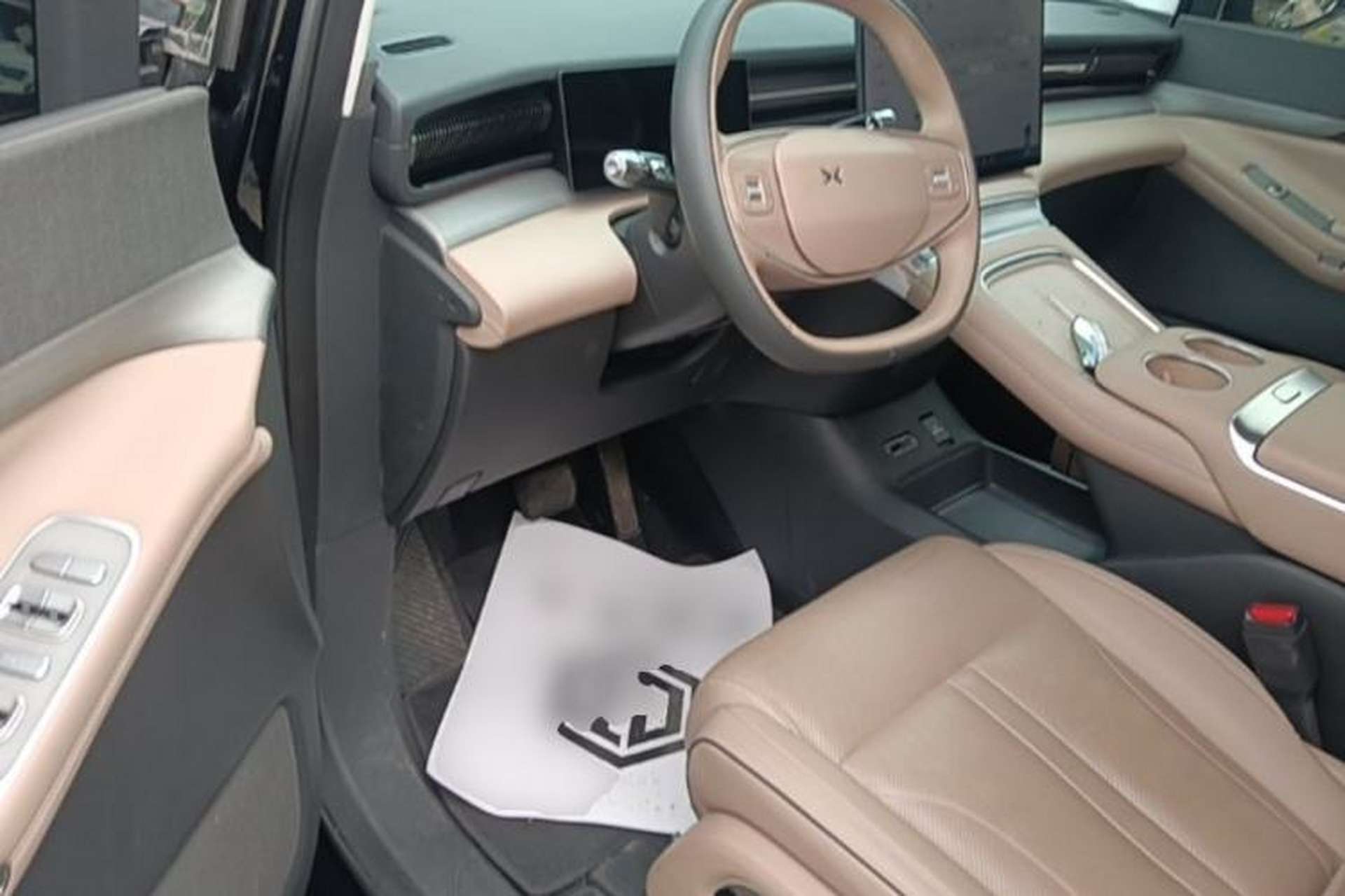 Used XPeng X9 2025 650 Long-Range Max Driver Seat