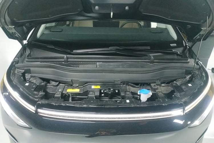 Used XPeng X9 2025 740 Ultra-Long Range Max Engine Bay