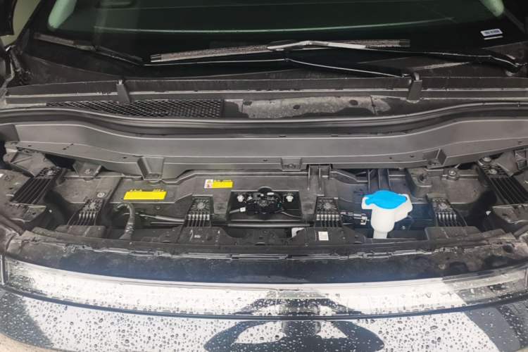 Used XPeng X9 2025 740 Ultra-Long Range Max Engine Bay
