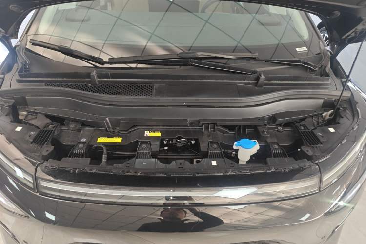 Used XPeng X9 2025 740 Ultra-Long Range Max Engine Bay