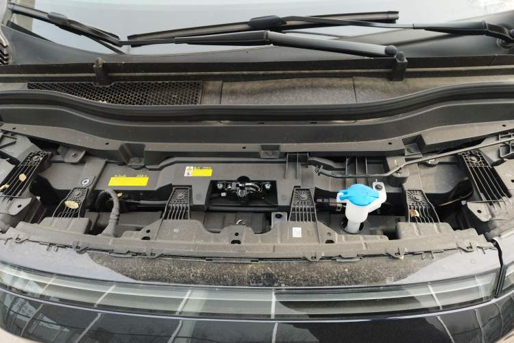 Used XPeng X9 2025 740 Ultra-Long Range Max Engine Bay