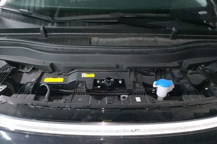 Used XPeng X9 2025 740 Ultra-Long Range Max Engine Bay