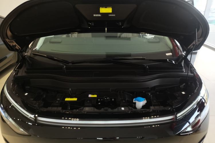 Used XPeng X9  Engine Bay