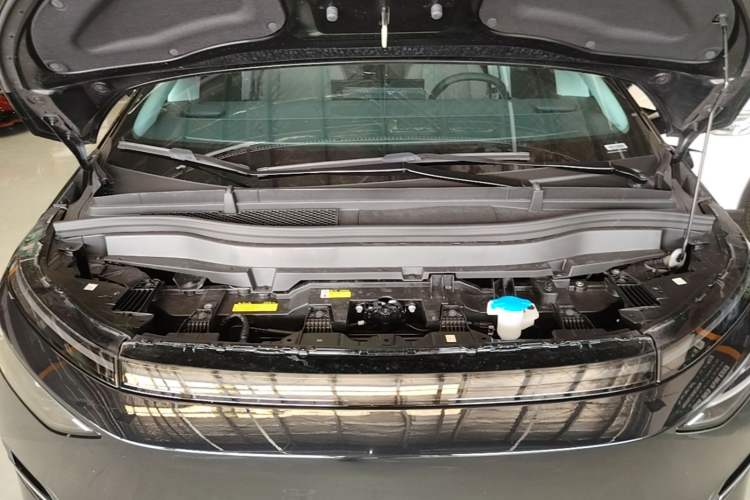Used XPeng X9 2025 740 Ultra-Long Range Max Engine Bay