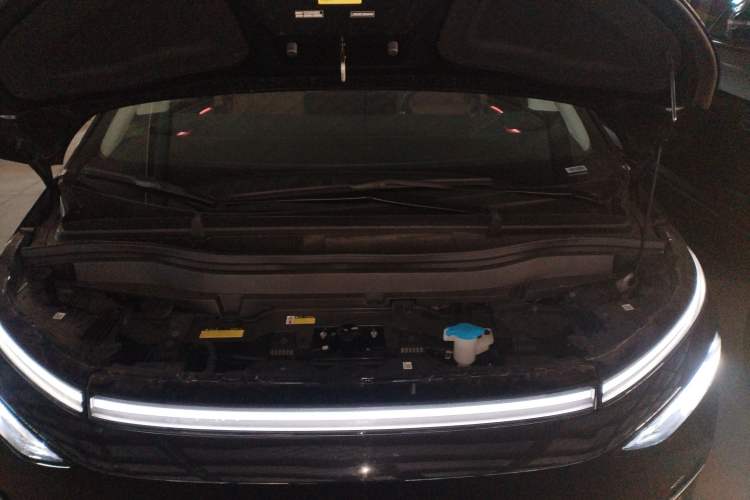 Used XPeng X9 2025 740 Ultra-Long Range Max Engine Bay