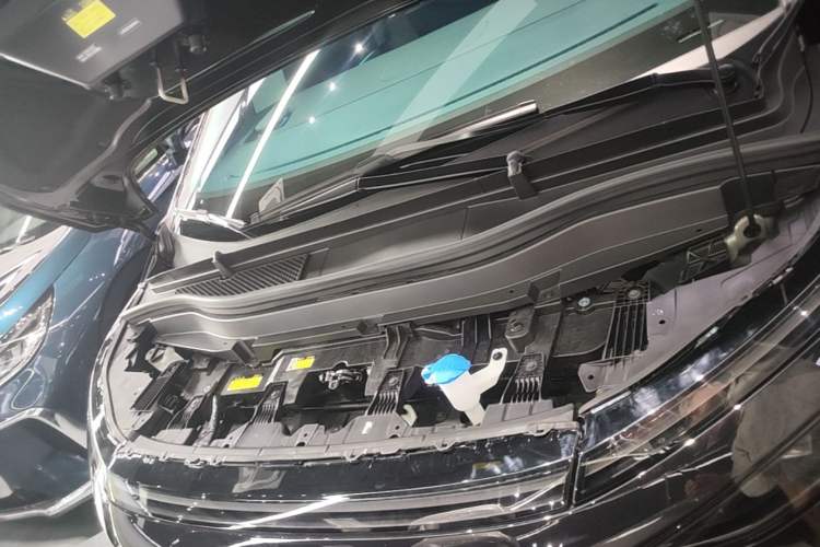 Used XPeng X9 2025 650 Long-Range Max Engine Bay