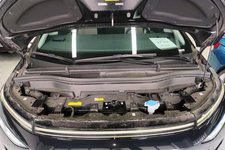 Used XPeng X9 2025 740 Ultra-Long Range Max Engine Bay