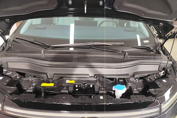 Used XPeng X9 2025 740 Ultra-Long Range Max Engine Bay