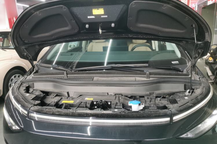 Used XPeng X9 2025 740 Ultra-Long Range Max Engine Bay