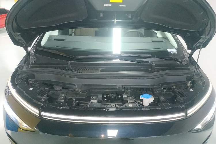 Used XPeng X9 2025 740 Ultra-Long Range Max Engine Bay