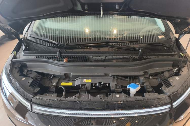 Used XPeng X9 2025 740 Ultra-Long Range Max Engine Bay