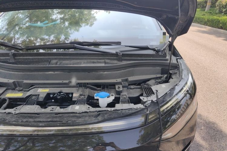 Used XPeng X9 2025 740 Ultra-Long Range Max Engine Bay Left