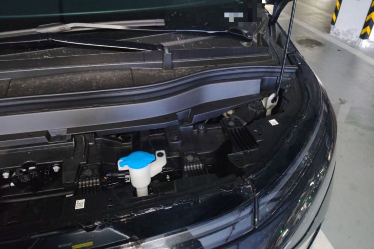 Used XPeng X9 2025 650 Long-Range Max Engine Bay Left