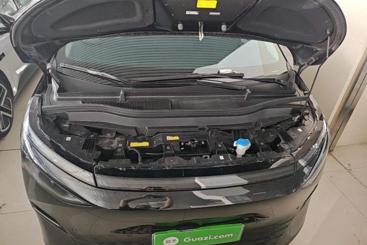 Used XPeng X9 2025 650 Long-Range Max Engine Bay