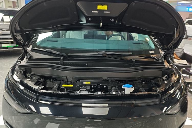 Used XPeng X9 2025 Starship Edition Engine Bay
