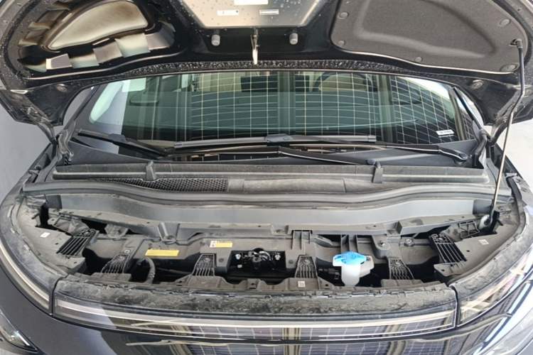 Used XPeng X9 2025 740 Ultra-Long Range Max Engine Bay