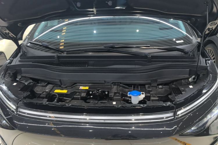 Used XPeng X9 2025 740 Ultra-Long Range Max Engine Bay