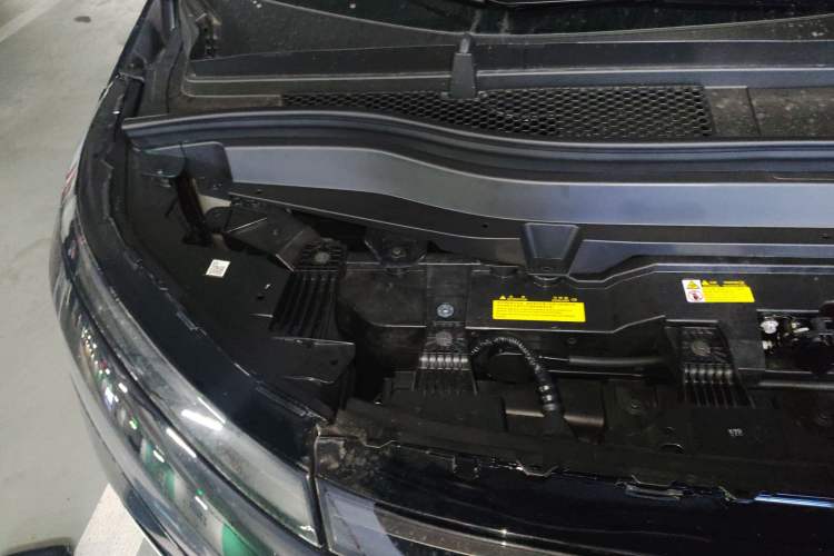 Used XPeng X9 2025 650 Long-Range Max Engine Bay Right