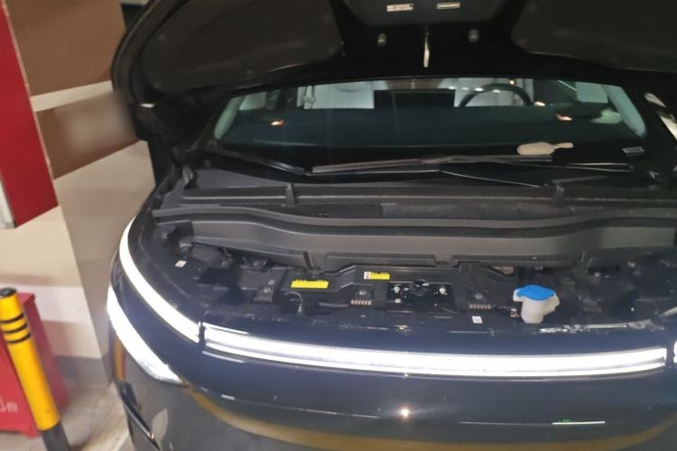 Used XPeng X9 2025 650 Long-Range Max Engine Bay Right
