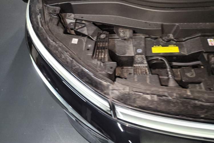 Used XPeng X9 2025 740 Ultra-Long Range Max Engine Bay Right