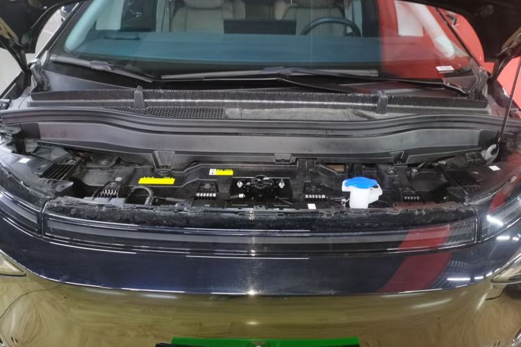 Used XPeng X9 2025 740 Ultra-Long Range Max Engine Bay