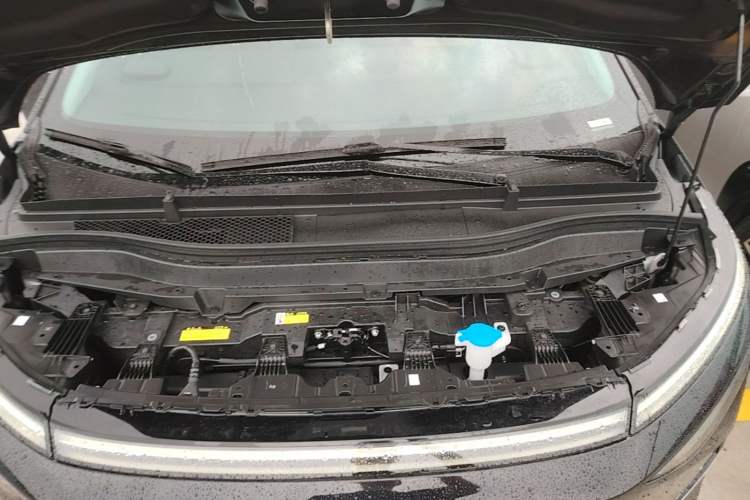 Used XPeng X9 2025 740 Ultra-Long Range Max Engine Bay