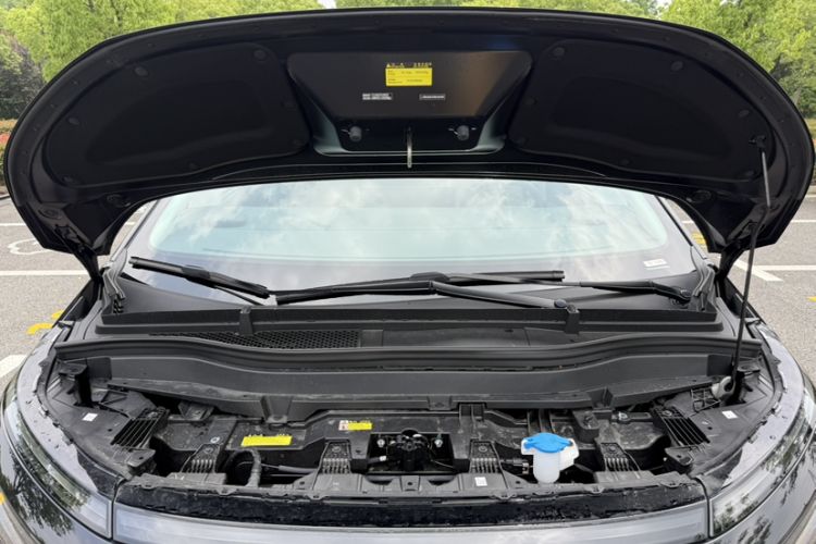 Used XPeng X9 2025 740 Ultra-Long Range Max Engine Bay