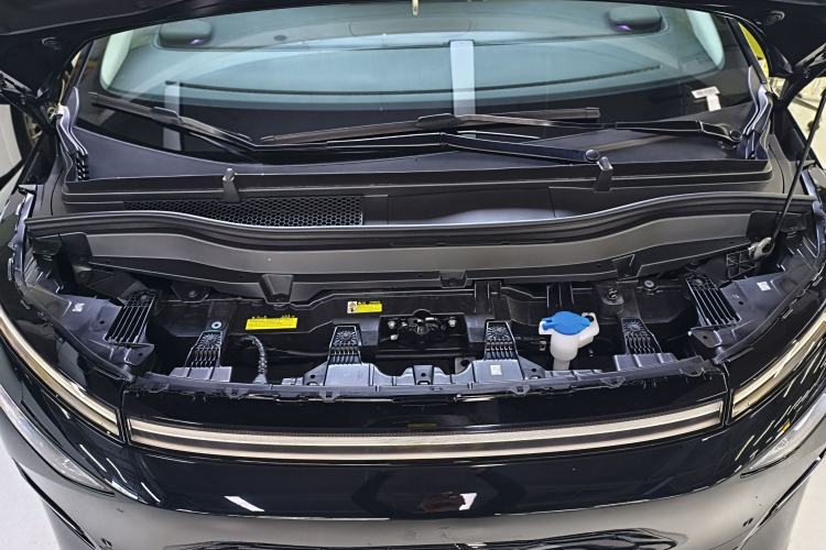 Used XPeng X9 2025 740 Ultra-Long Range Max Engine Bay