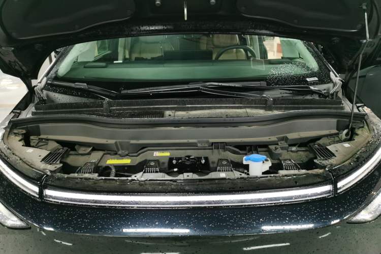 Used XPeng X9 2025 740 Ultra-Long Range Max Engine Bay