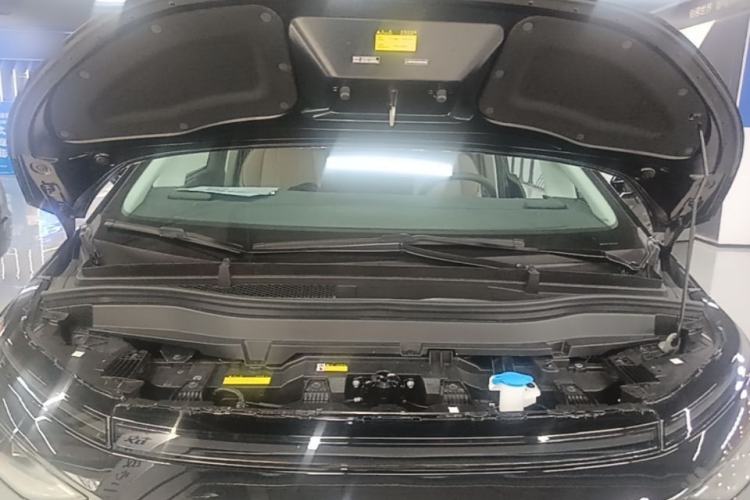Used XPeng X9 2025 650 Long-Range Max Engine Bay