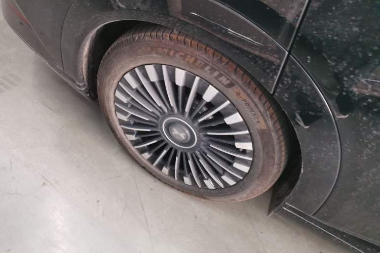 Used XPeng X9 2025 740 Ultra-Long Range Max Exterior 2