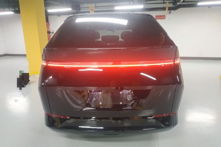 Used XPeng X9 2025 740 Ultra-Long Range Max Exterior 4