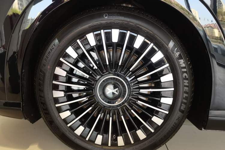 Used XPeng X9  Exterior 4