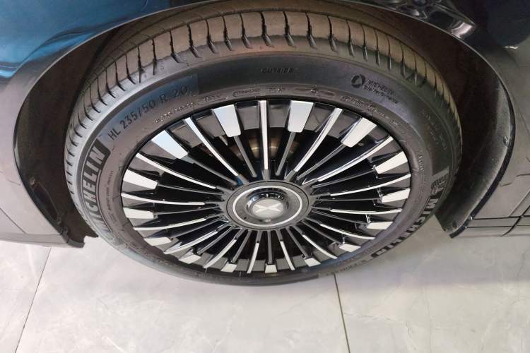 Used XPeng X9 2025 740 Ultra-Long Range Max Exterior 4