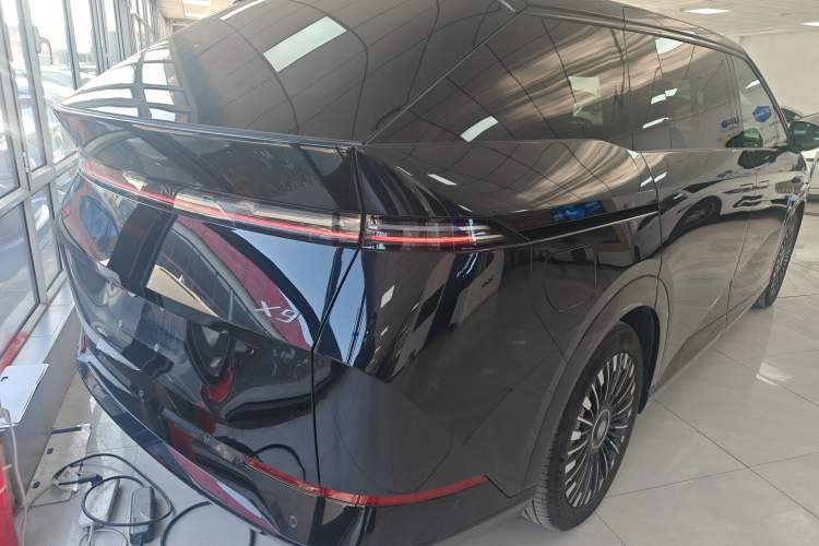 Used XPeng X9 2025 740 Ultra-Long Range Max Exterior 5