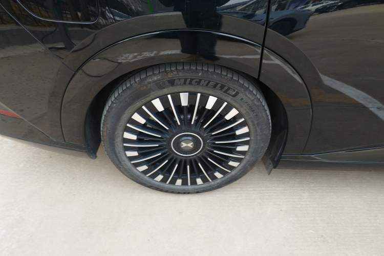Used XPeng X9 2025 740 Ultra-Long Range Max Exterior 5