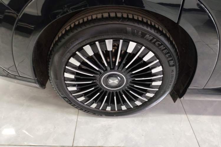 Used XPeng X9 2025 740 Ultra-Long Range Max Exterior 5