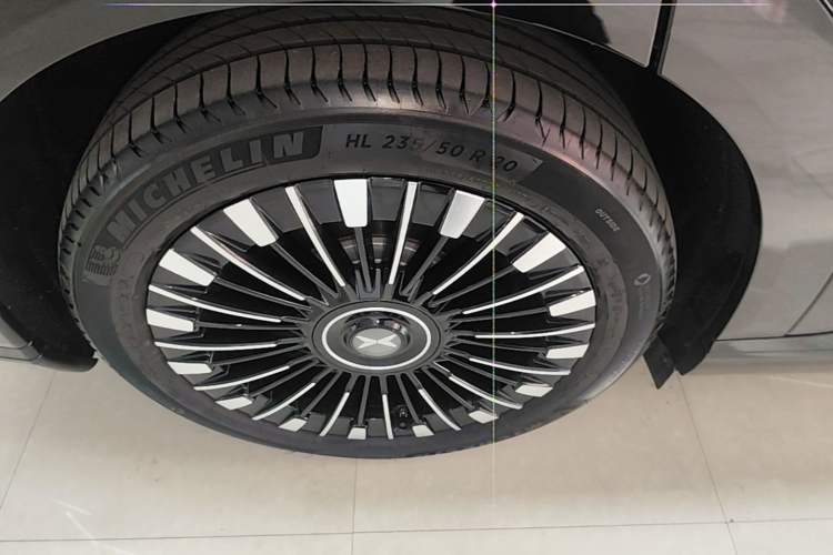 Used XPeng X9 2025 740 Ultra-Long Range Max Exterior 5