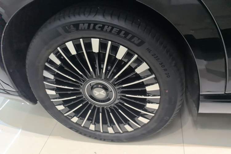 Used XPeng X9 2025 740 Ultra-Long Range Max Exterior 5
