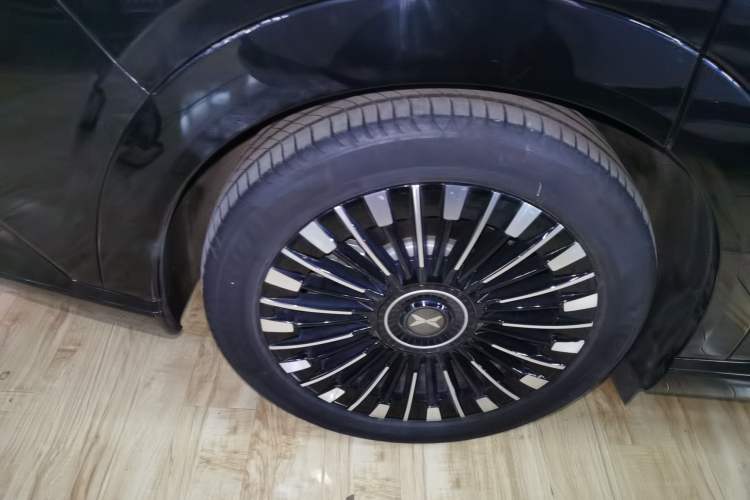 Used XPeng X9 2025 740 Ultra-Long Range Max Exterior 5