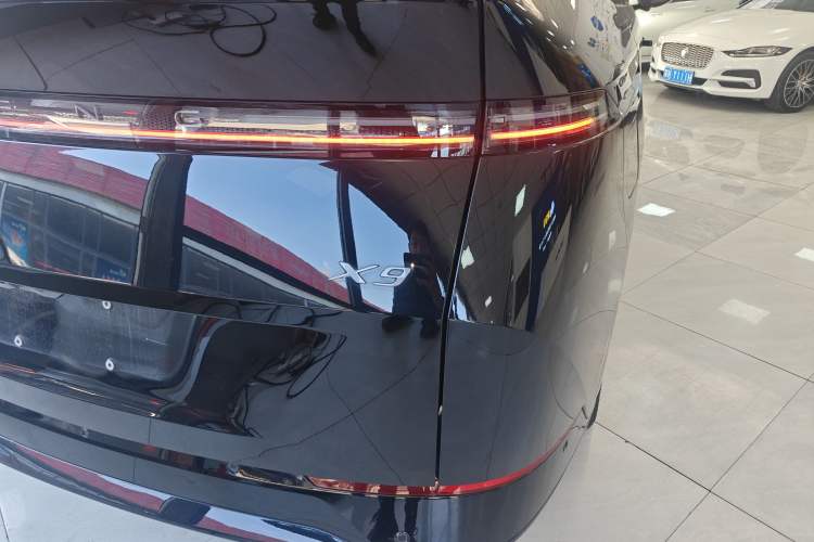 Used XPeng X9 2025 740 Ultra-Long Range Max Exterior 6