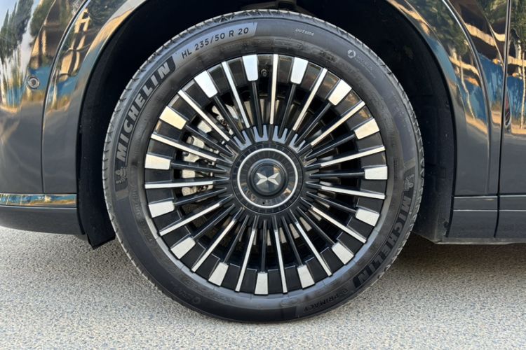 Used XPeng X9 2025 740 Ultra-Long Range Max Exterior 6