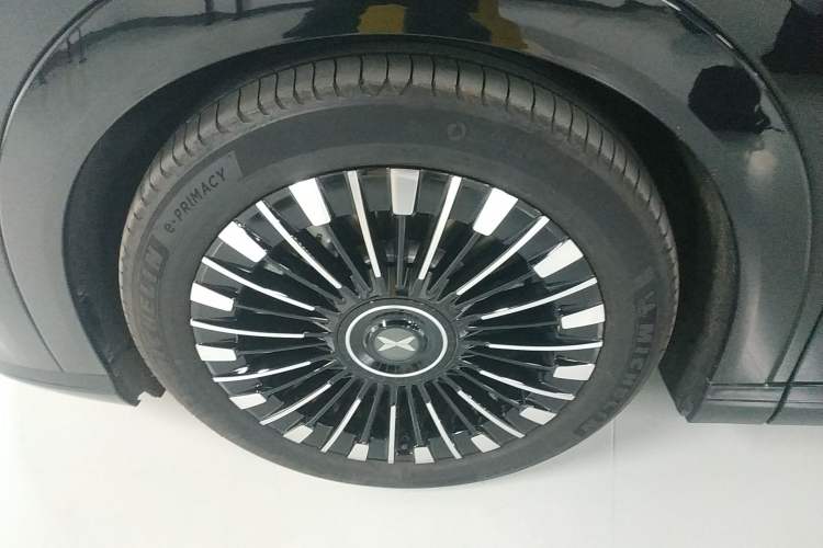 Used XPeng X9 2025 740 Ultra-Long Range Max Exterior 7