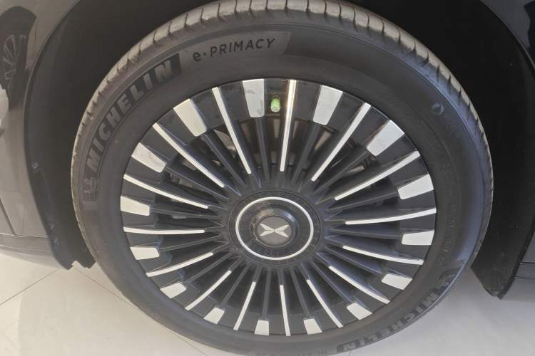 Used XPeng X9 2025 740 Ultra-Long Range Max Exterior 7