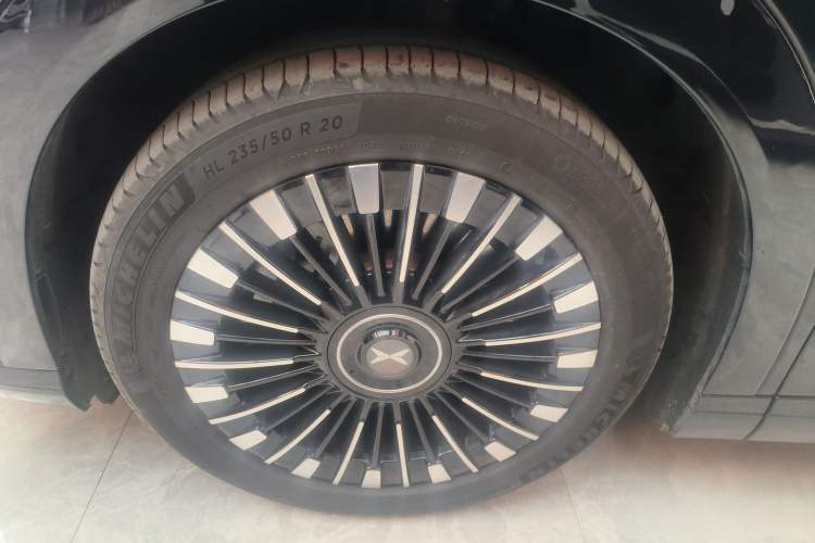 Used XPeng X9 2025 740 Ultra-Long Range Max Exterior 7