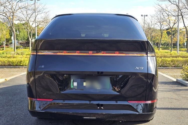 Used XPeng X9 2025 740 Ultra-Long Range Max Exterior 7