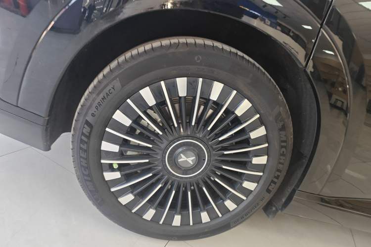 Used XPeng X9 2025 740 Ultra-Long Range Max Exterior 8